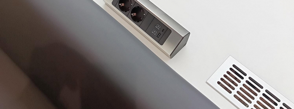 Plaatsen extra wandcontactdozen
