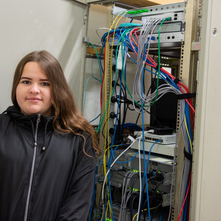 Dame bij Elektra